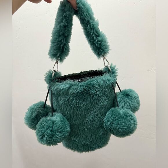 Chic Design Handmade Genuine Shearling Drawstring Bucket Bag & Multi Style Use - Picture 5 of 15
